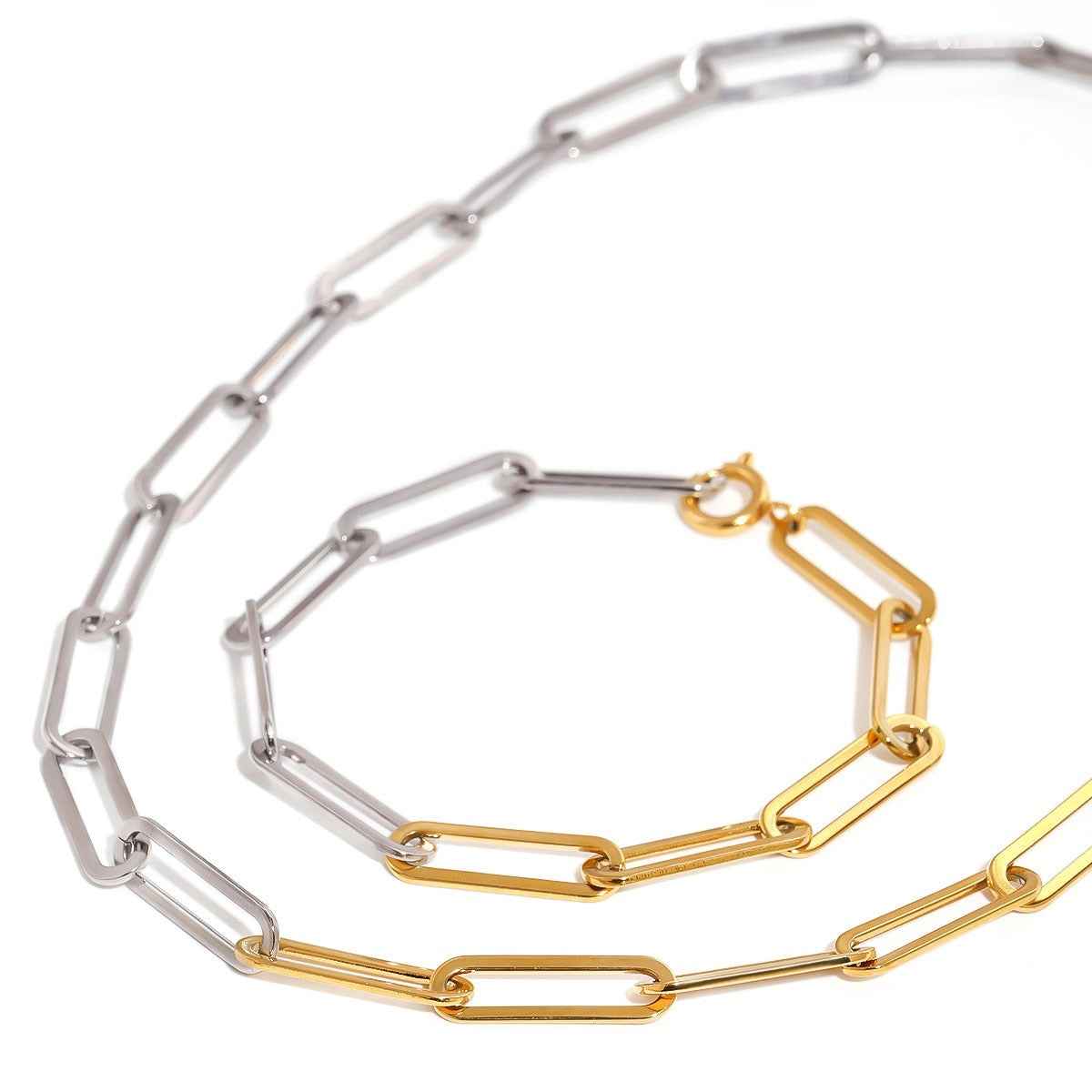 18K Gold Circular Chain With Gold And Silver Color Contrasting Design