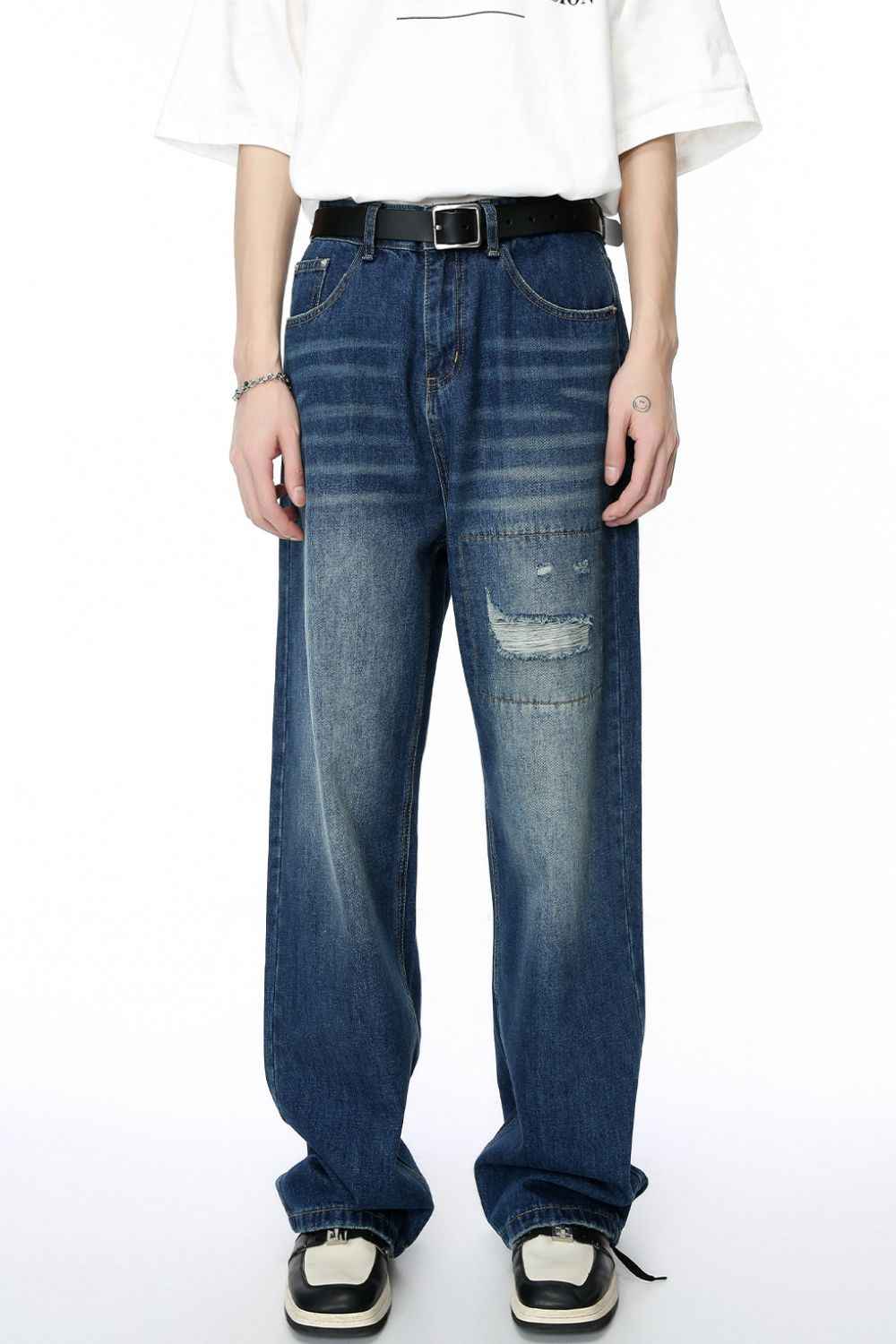 Men's Distressed Applique Straight Jeans