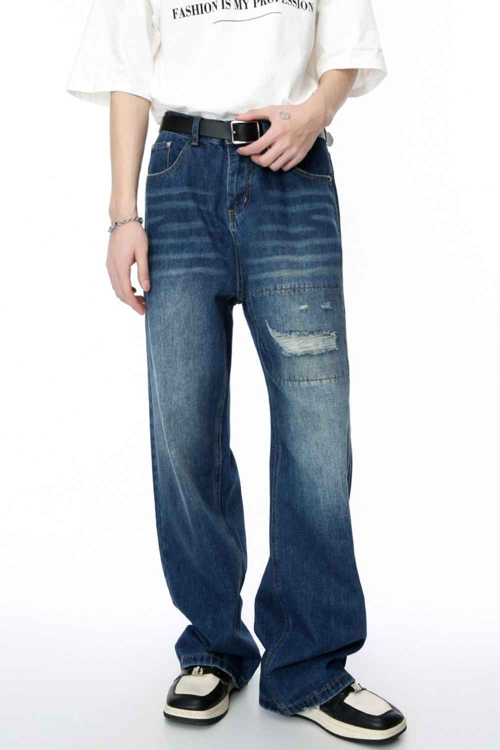 Men's Distressed Applique Straight Jeans