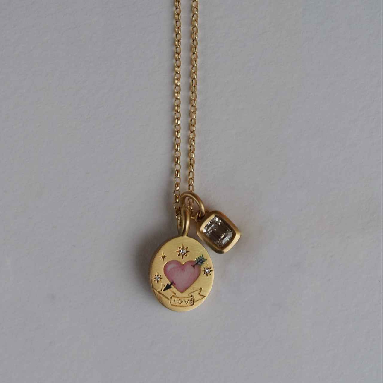 18K Gold Inlaid Zirconia Necklace With Personality Trait Design