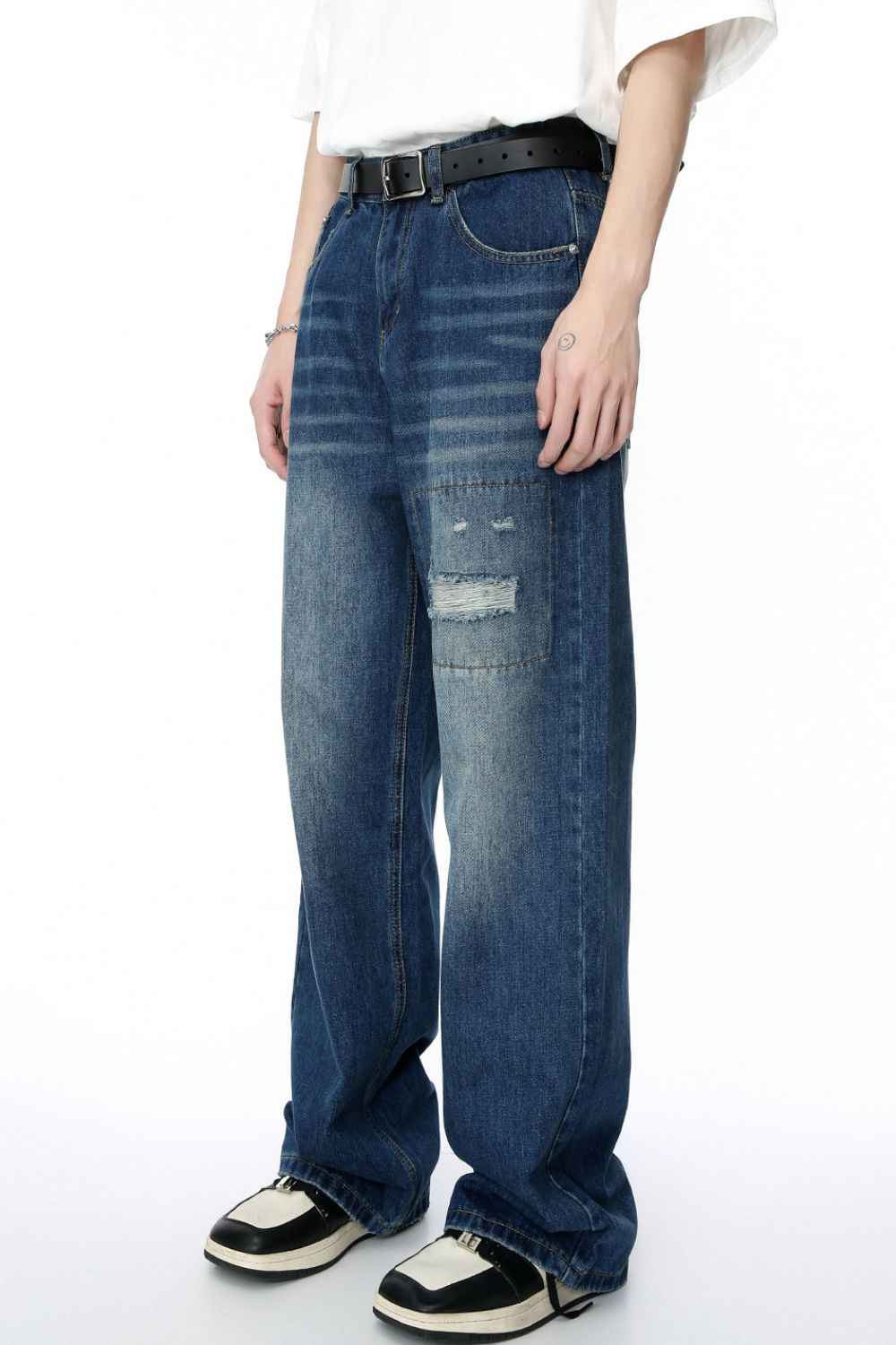 Men's Distressed Applique Straight Jeans